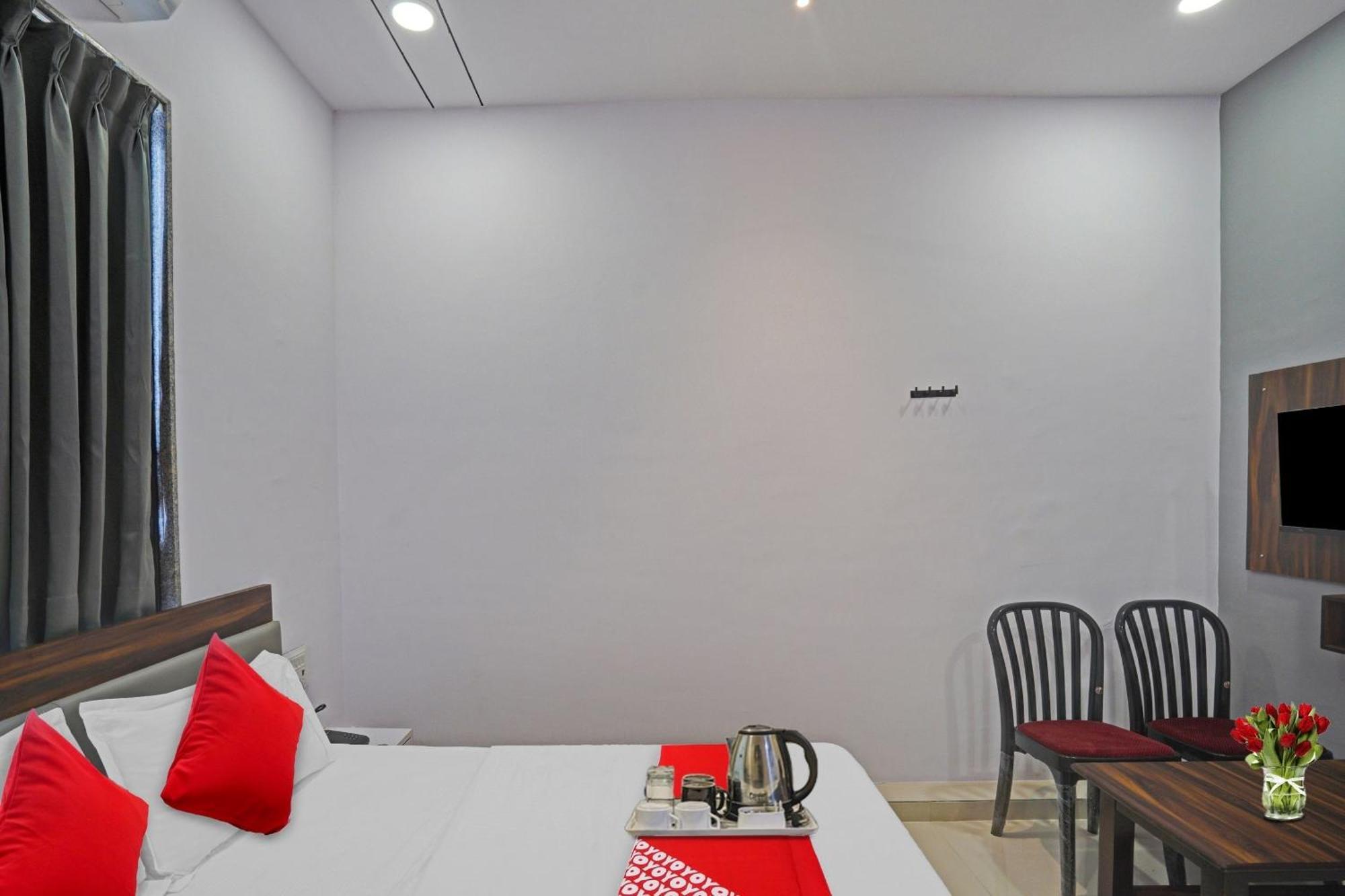 Hotel O Sky View Surat Exterior photo