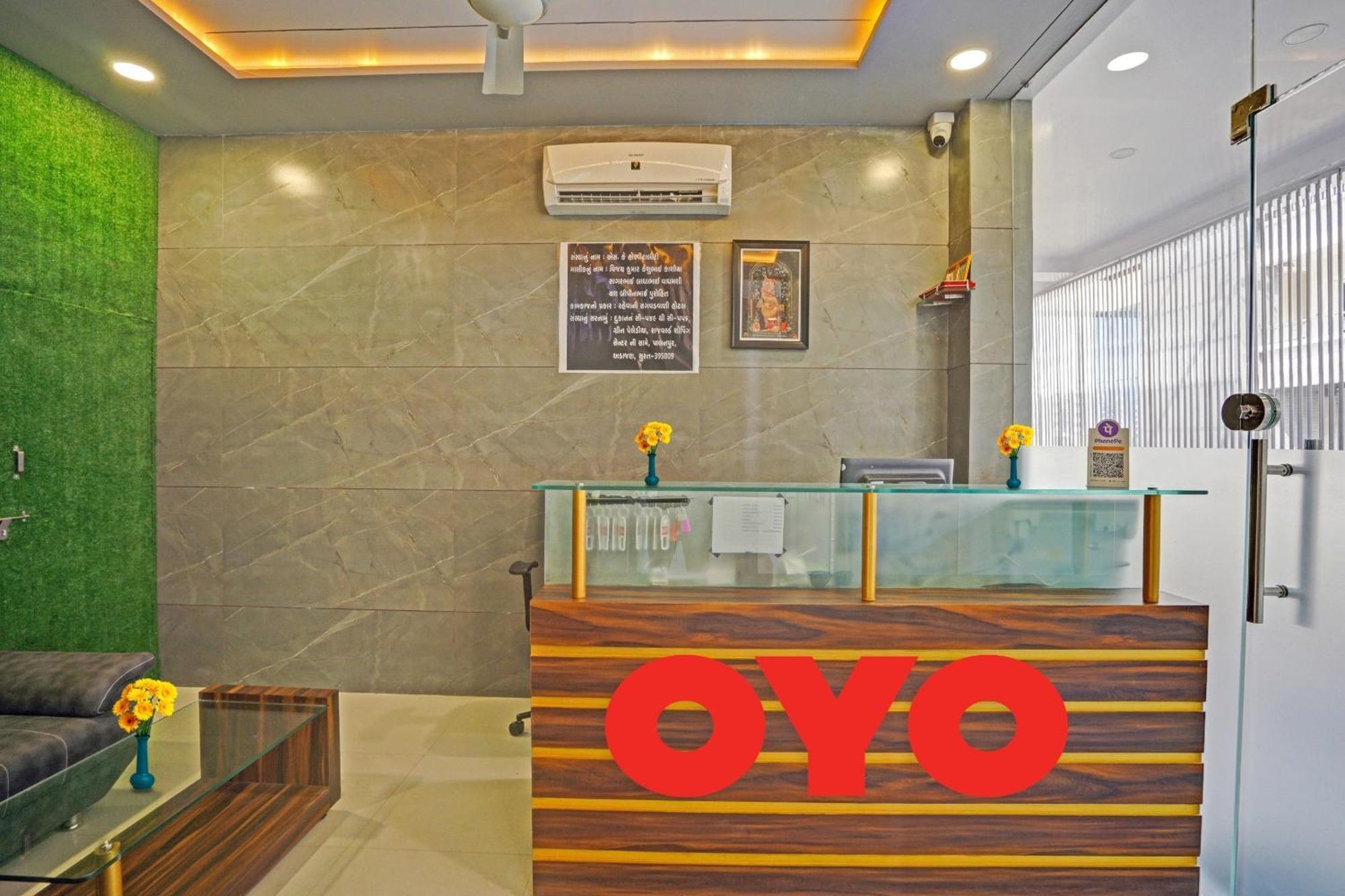 Hotel O Sky View Surat Exterior photo