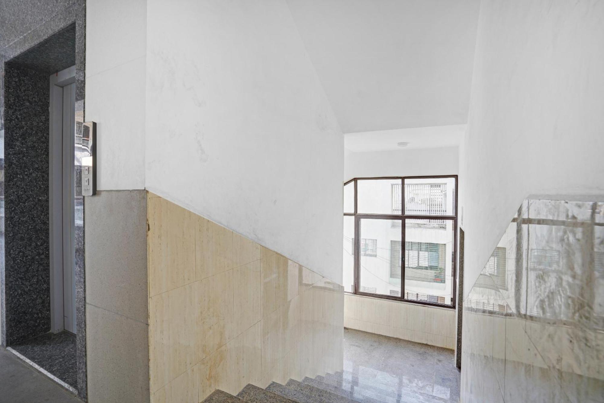 Hotel O Sky View Surat Exterior photo