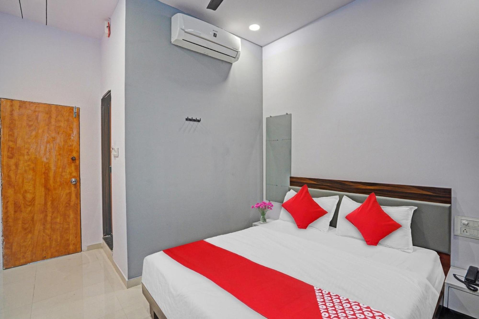 Hotel O Sky View Surat Exterior photo