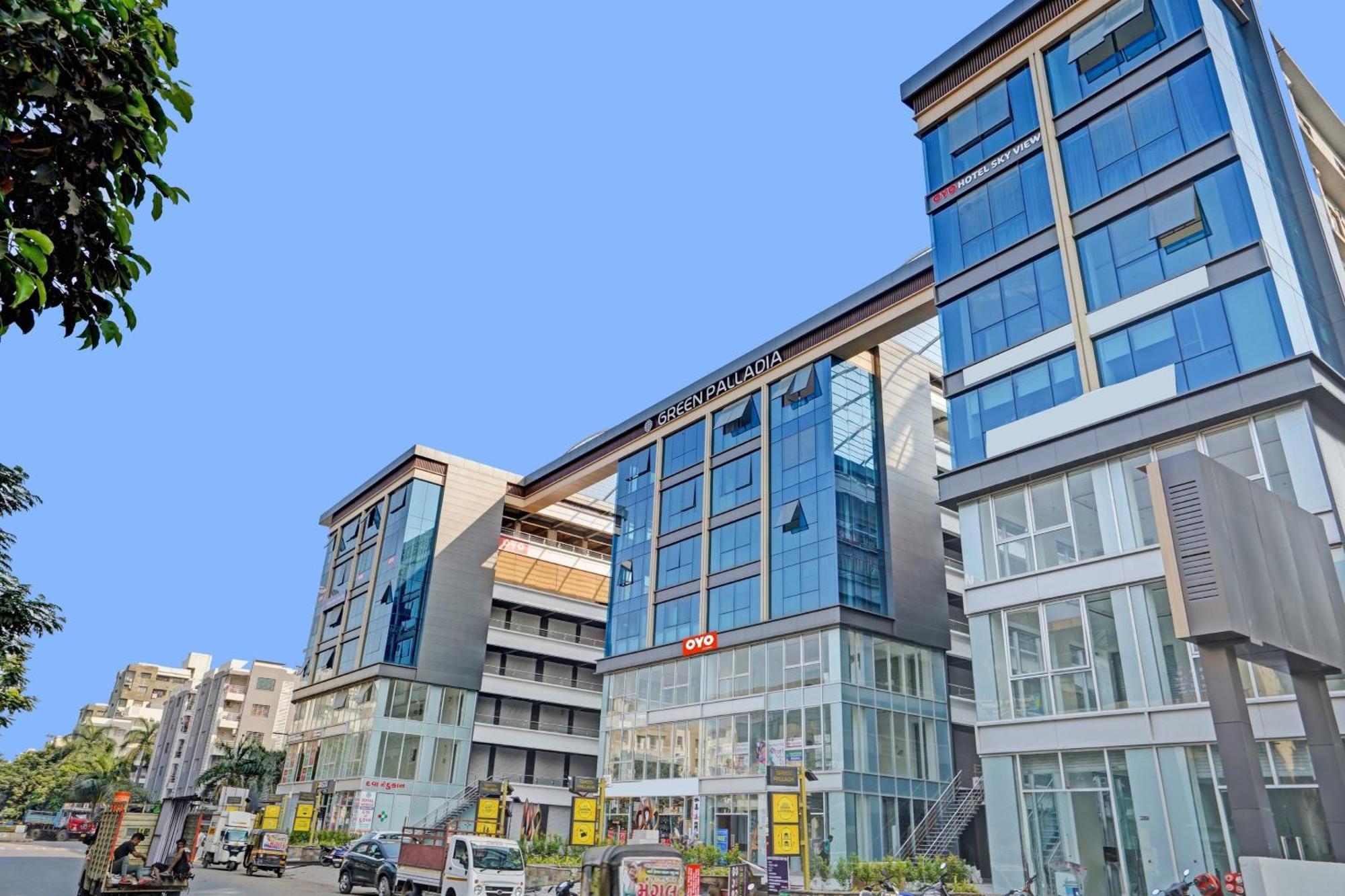 Hotel O Sky View Surat Exterior photo